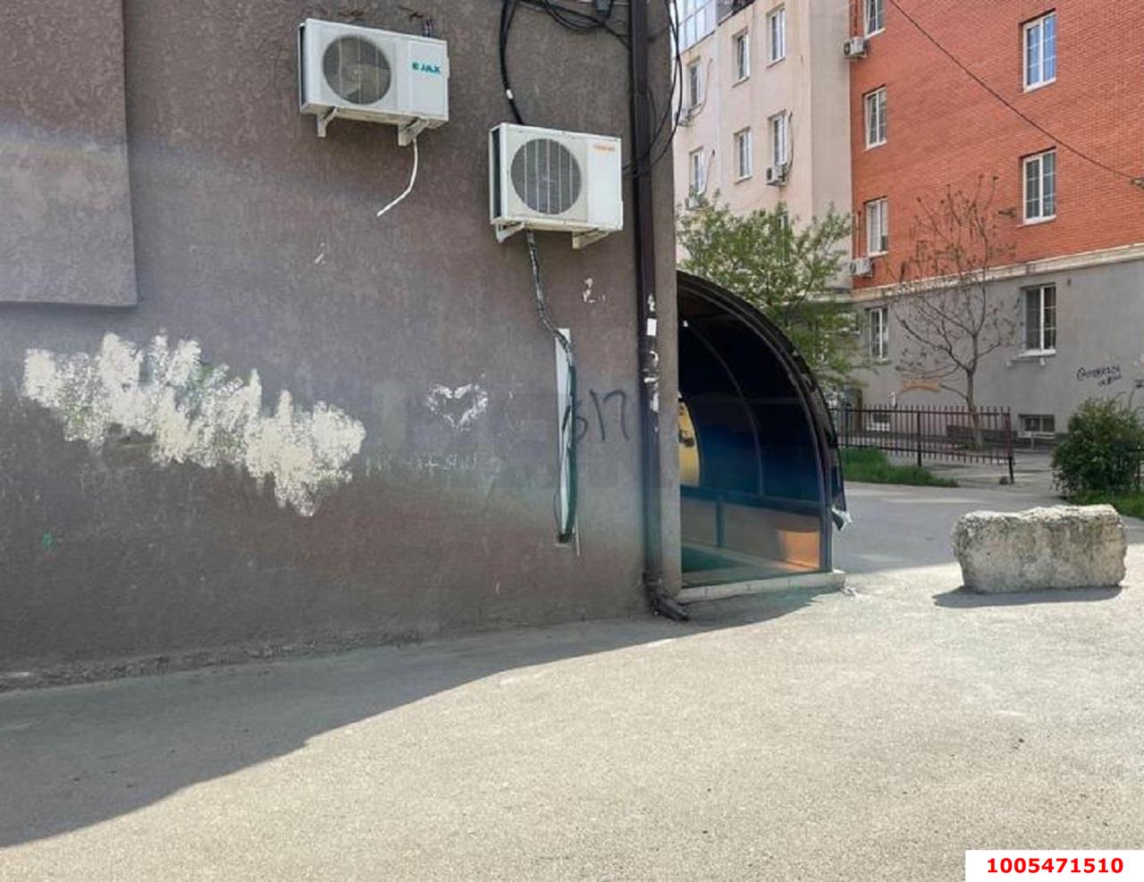 Фото №6: Торговое помещение 40&nbsp;м², 6&nbsp;эт. - Краснодар, Прикубанский внутригородской округ, мкр. Музыкальный, ул. имени Ф.И. Шаляпина, 33