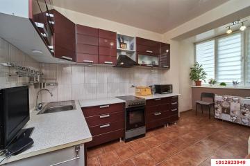 Фото №1: 2-комнатная квартира 55 м², 3/6 эт. - Краснодар, мкр. Музыкальный, ул. имени Сергея Есенина, 82/3