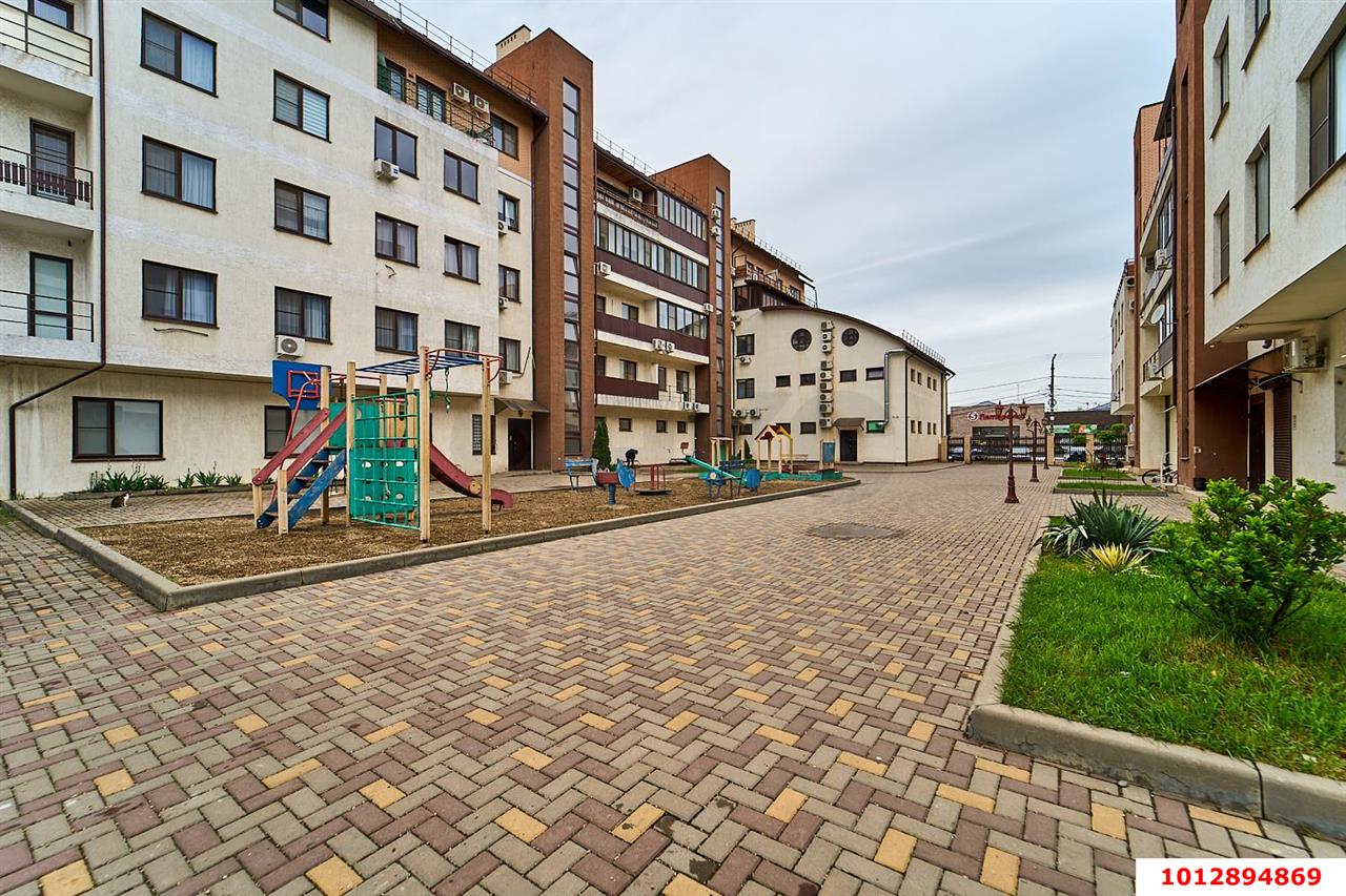Фото №1: 2-комнатная квартира 65&nbsp;м², 4/6&nbsp;эт. - Краснодар, Прикубанский внутригородской округ, мкр. Сады Калинина, ул. Средняя, 81/4