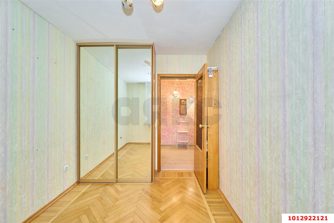 Фото №9: 4-комнатная квартира 64&nbsp;м², 5/5&nbsp;эт. - Краснодар, мкр. Центральный внутригородской округ, ул. имени П.М. Гаврилова, 105