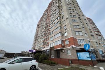 Фото №1: Торговое помещение 91 м², 16 эт. - Краснодар, мкр. Юбилейный, пр-кт Чекистов, 37