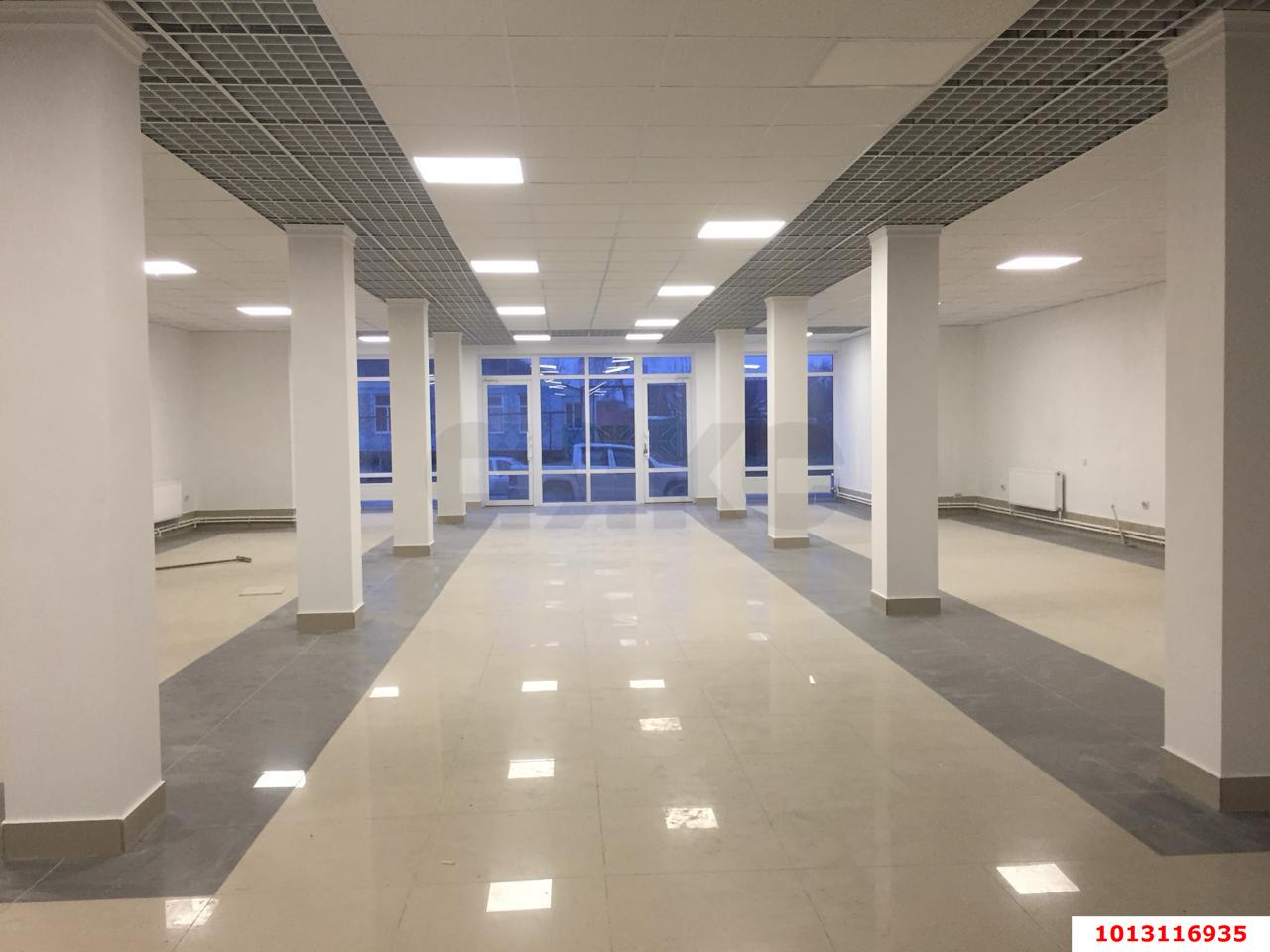 Фото №2: Торговое помещение 652&nbsp;м², 1/2&nbsp;эт. - Варениковская, ул. Красная, 40