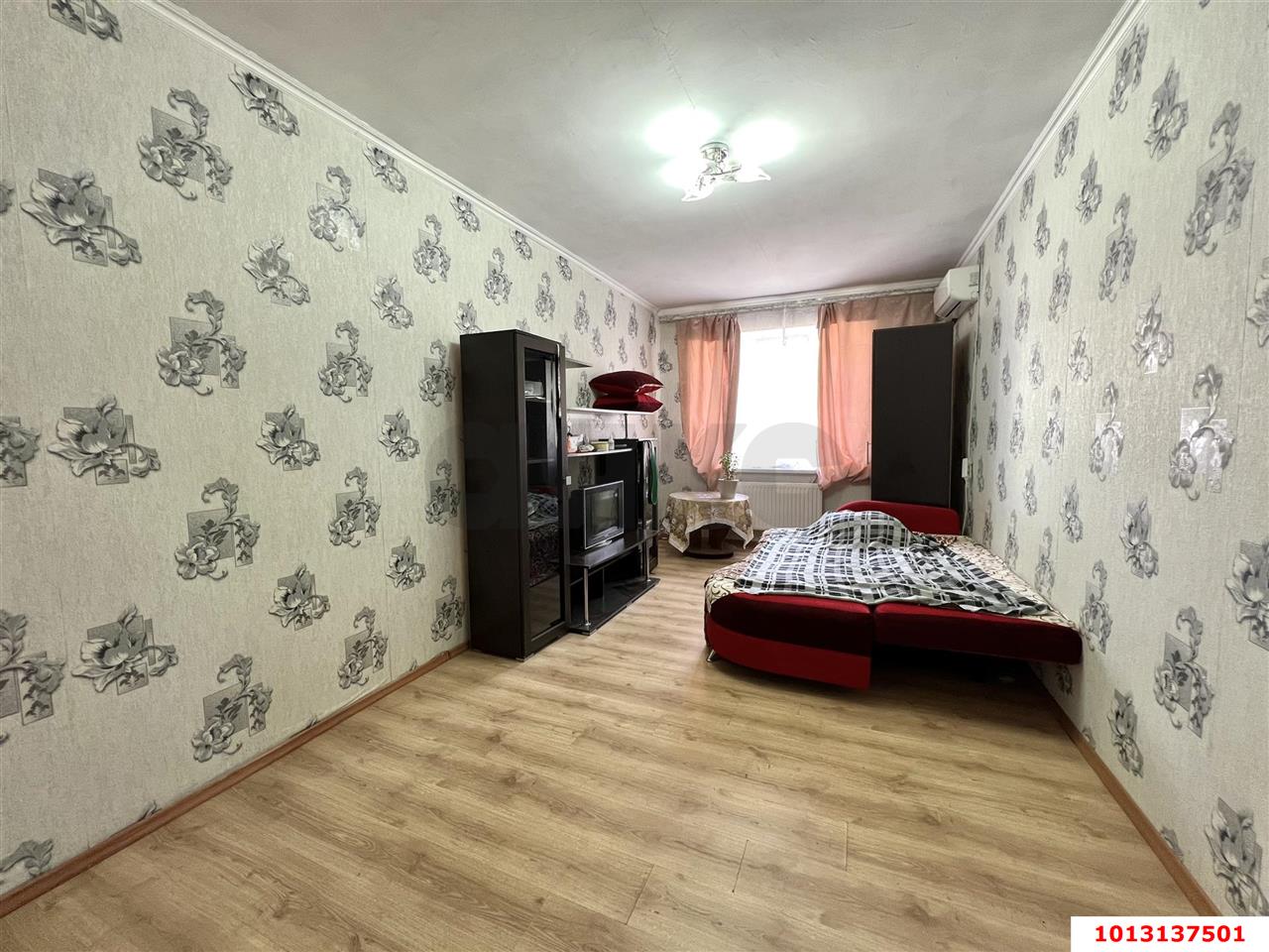 Фото №1: 1-комнатная квартира 41&nbsp;м², 4/6&nbsp;эт. - Краснодар, Прикубанский внутригородской округ, мкр. Музыкальный, ул. имени Сергея Есенина, 121