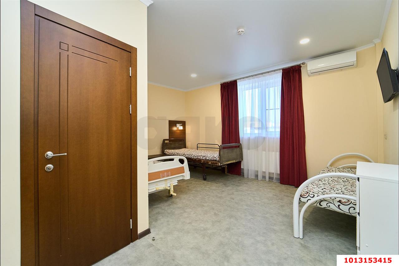 Фото №10: Отдельное здание 889&nbsp;м², 3&nbsp;эт. - Краснодар, Центральный внутригородской округ, Западный внутригородской округ, мкр. Центральный, ул. Чкалова, 132