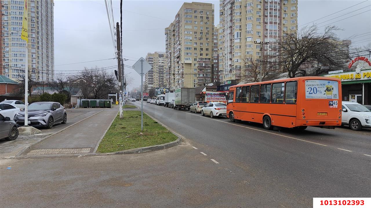 Фото №2: Торговое помещение 1645 м² - Краснодар, жилой комплекс Симфония, ул. Российская, 72/1к1