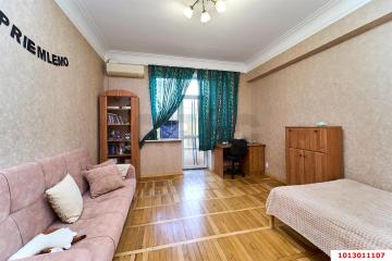 Фото №1: 2-комнатная квартира 52 м², 2/4 эт. - Краснодар, мкр. Центральный внутригородской округ, ул. Красная, 206