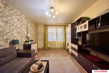 Фото №1: 3-комнатная квартира 69 м², 8/10 эт. - Краснодар, мкр. Юбилейный, пр-кт Чекистов, 8