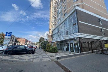 Фото №1: Торговое помещение 93 м² - Краснодар, мкр. Центральный, ул. Коммунаров, 268