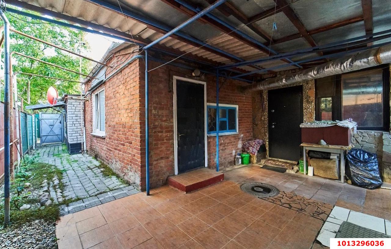 Фото №1: Часть дома 67&nbsp;м² + 2&nbsp;сот., 1&nbsp;эт. - Краснодар, Западный внутригородской округ, мкр. Кожзавод, ул. Володи Головатого, 61