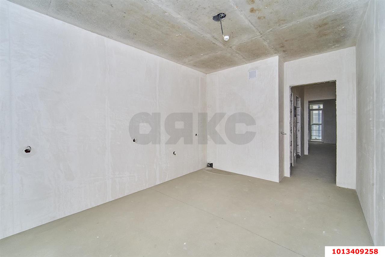 Фото №1: 2-комнатная квартира 70&nbsp;м², 4/18&nbsp;эт. - Знаменский, Карасунский внутригородской округ, мкр. Родные Просторы, ул. Природная, 10Бк2