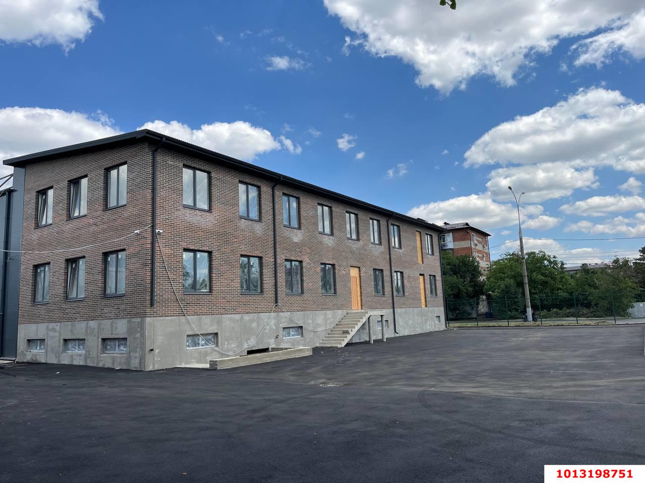 Фото №1: Отдельное здание 752&nbsp;м², 1/2&nbsp;эт. - Краснодар, Центральный внутригородской округ, мкр. 40 лет Победы, ул. Колхозная, 53/1