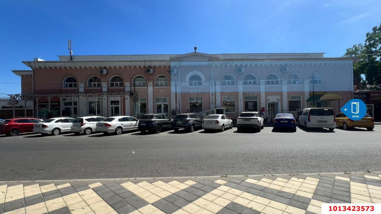 Фото №1: Торговое помещение 900&nbsp;м², 2/2&nbsp;эт. - Краснодар, Центральный внутригородской округ, мкр. Центральный, ул. Красноармейская, 62