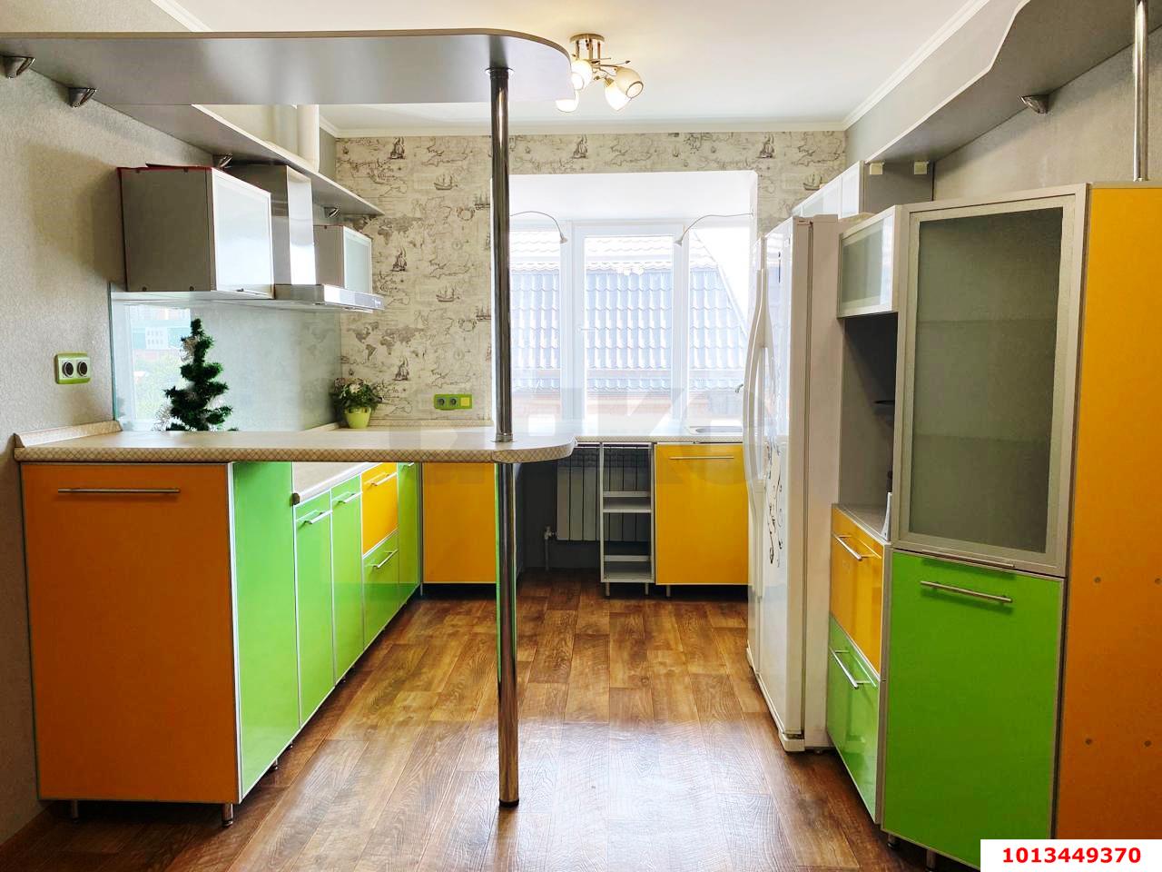 Фото №1: 2-комнатная квартира 80&nbsp;м², 4/4&nbsp;эт. - Краснодар, Прикубанский внутригородской округ, мкр. Краевая Клиническая Больница, ул. Шпака, 28
