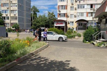 Фото №2: Торговое помещение 24 м² - Краснодар, мкр. Юбилейный, пр-кт Чекистов, 17А