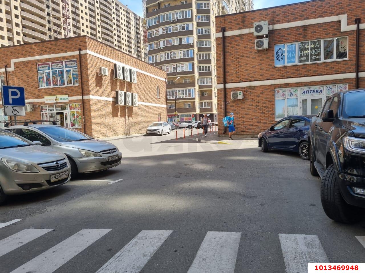 Фото №3: Торговое помещение 70&nbsp;м², 1/17&nbsp;эт. - Краснодар, Прикубанский внутригородской округ, имени Петра Метальникова, мкр. ЖК Времена Года 3, ул. Цезаря Куникова, 24к1