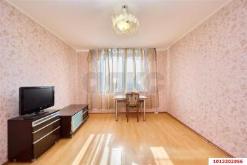 Фото №1: 2-комнатная квартира 55 м², 14/16 эт. - Краснодар, мкр. Военный городок № 1, ул. имени Калинина, 350/4