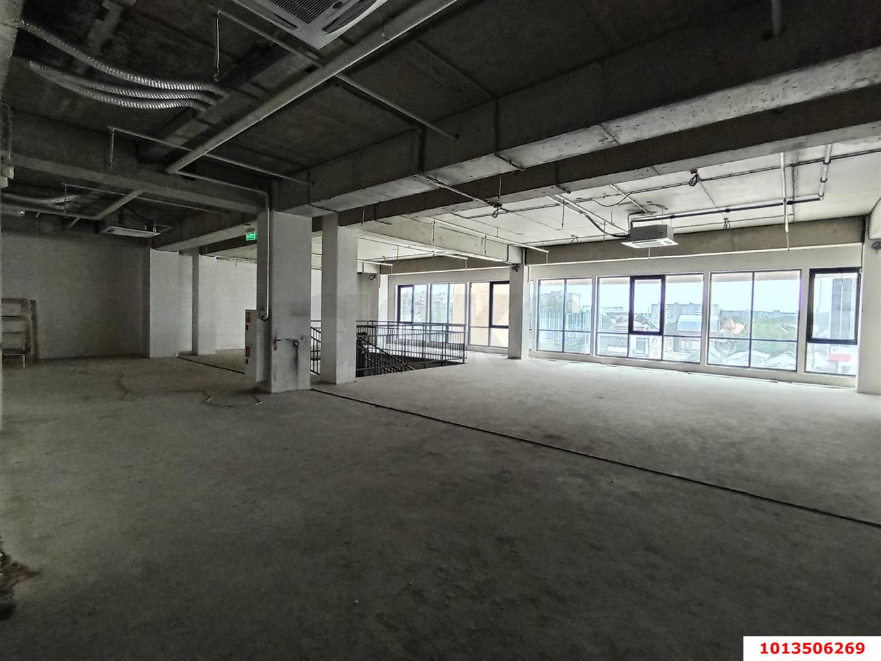Фото №5: Торговое помещение 392&nbsp;м², 1/2&nbsp;эт. - Краснодар, Прикубанский внутригородской округ, Завод Измерительных Приборов, мкр. ЖК Девелопмент Плаза, ул. имени 40-летия Победы, 33Г