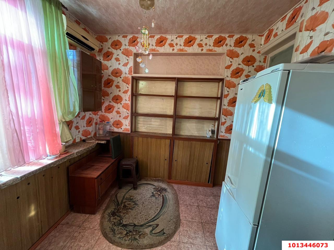 Фото №3: 3-комнатная квартира 59&nbsp;м², 3/3&nbsp;эт. - Краснодар, Центральный внутригородской округ, Покровка, мкр. Центральный, ул. Щорса, 5