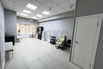 Фото №3: Торговое помещение 32 м² - Краснодар, мкр. Центральный, ул. Гоголя, 80