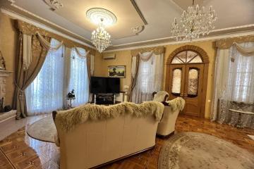 Фото №1: Дом 555 м² + 9.72 сот., 3 эт. - Краснодар, мкр. Завод Радиоизмерительных Приборов, ул. Геологическая, 12