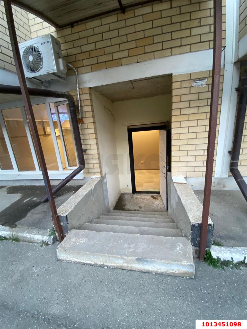 Фото №10: Торговое помещение 35&nbsp;м², 6&nbsp;эт. - Краснодар, Прикубанский внутригородской округ, Музыкальный, мкр. ЖК Лучезарный, ул. Московская, 154к2