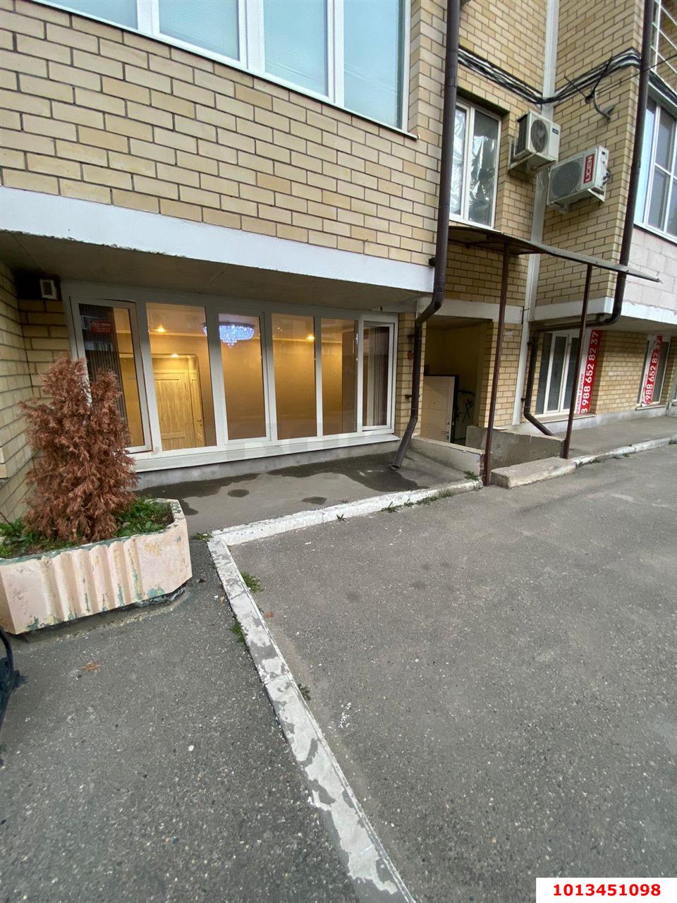 Фото №11: Торговое помещение 35&nbsp;м², 6&nbsp;эт. - Краснодар, Прикубанский внутригородской округ, Музыкальный, мкр. ЖК Лучезарный, ул. Московская, 154к2
