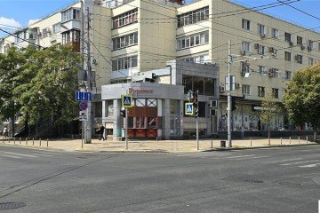 Фото №2: Торговое помещение 303 м² - Краснодар, мкр. Центральный, ул. Мира, 44/1