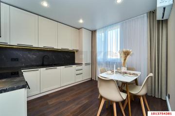 Фото №1: 2-комнатная квартира 54 м², 10/18 эт. - Краснодар, мкр. жилой комплекс Сограт, ул. Красных Партизан, 4/15