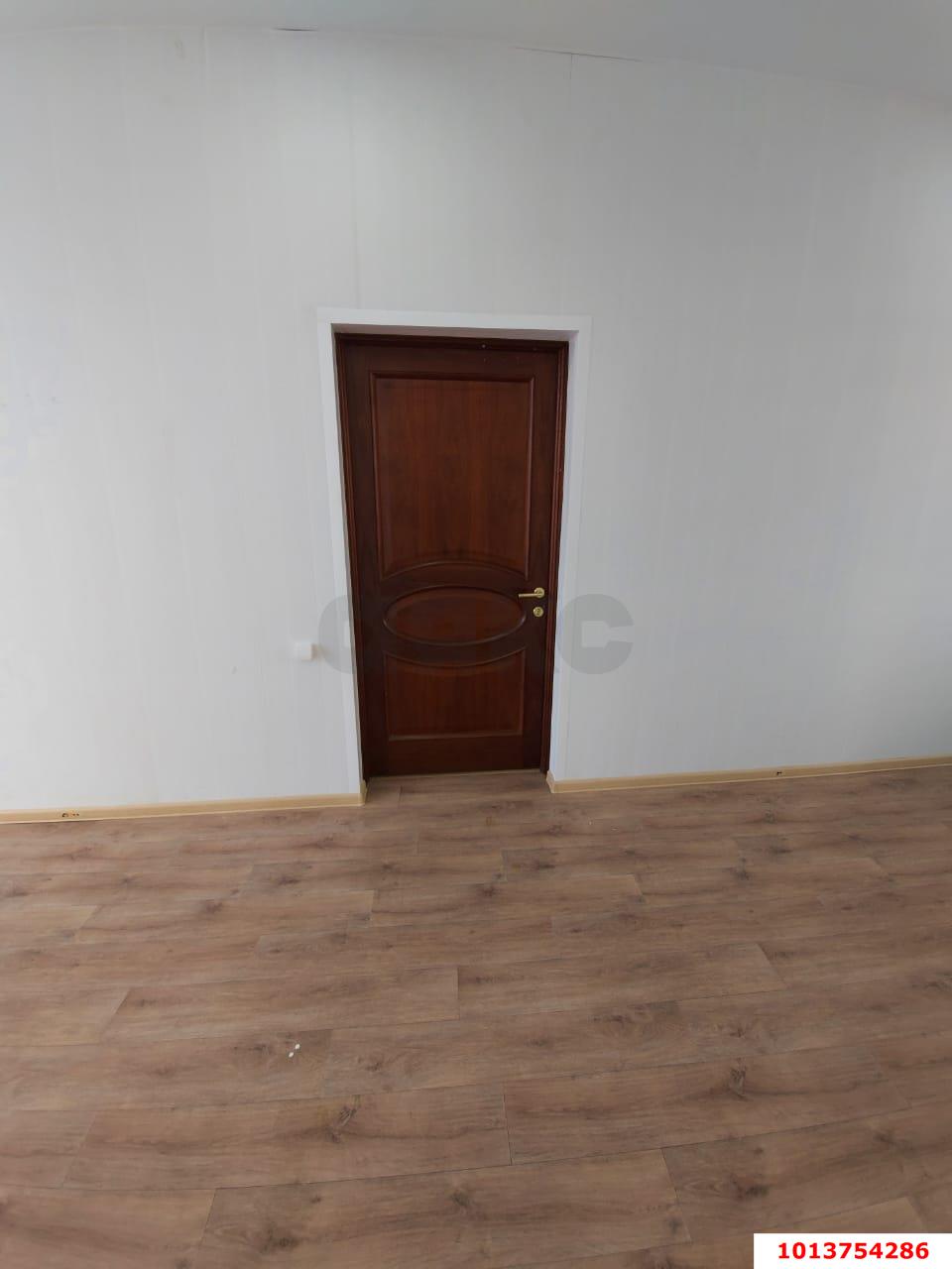 Фото №6: Торговое помещение 23&nbsp;м², 2/2&nbsp;эт. - Краснодар, Западный внутригородской округ, мкр. Юбилейный, пр-кт Чекистов, 17Е