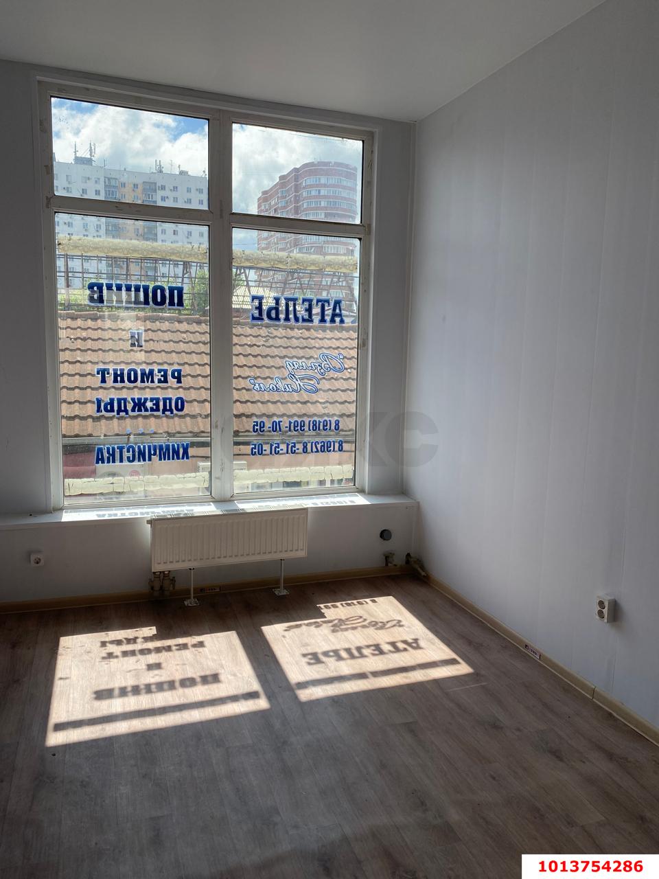 Фото №2: Торговое помещение 23&nbsp;м², 2/2&nbsp;эт. - Краснодар, Западный внутригородской округ, мкр. Юбилейный, пр-кт Чекистов, 17Е
