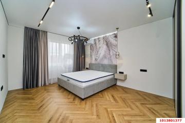 Фото №1: 2-комнатная квартира 80 м², 4/18 эт. - Краснодар, мкр. жилой комплекс Версаль, ул. Черниговская, 1