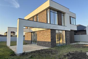 Фото №1: Дом 275&nbsp;м², 2&nbsp;эт. - Краснодар, мкр. ДНТ Знаменский, ул. Кубанская, 16