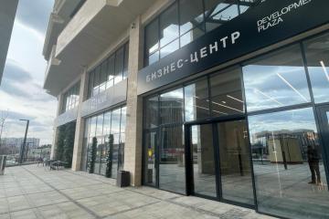 Фото №1: Торговое помещение 421&nbsp;м², 1/15&nbsp;эт. - Краснодар, мкр. ЖК Девелопмент Плаза, ул. имени 40-летия Победы, 33Г
