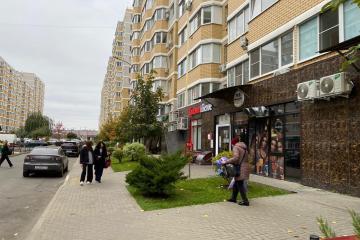 Фото №1: Торговое помещение 83&nbsp;м², 1/16&nbsp;эт. - Краснодар, мкр. жилой комплекс Самолёт-2, ул. Западный Обход, 57