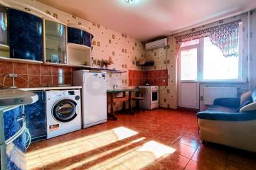Фото №1: 1-комнатная квартира 52 м², 19/23 эт. - Краснодар, мкр. Черёмушки, ул. Селезнёва, 88/1
