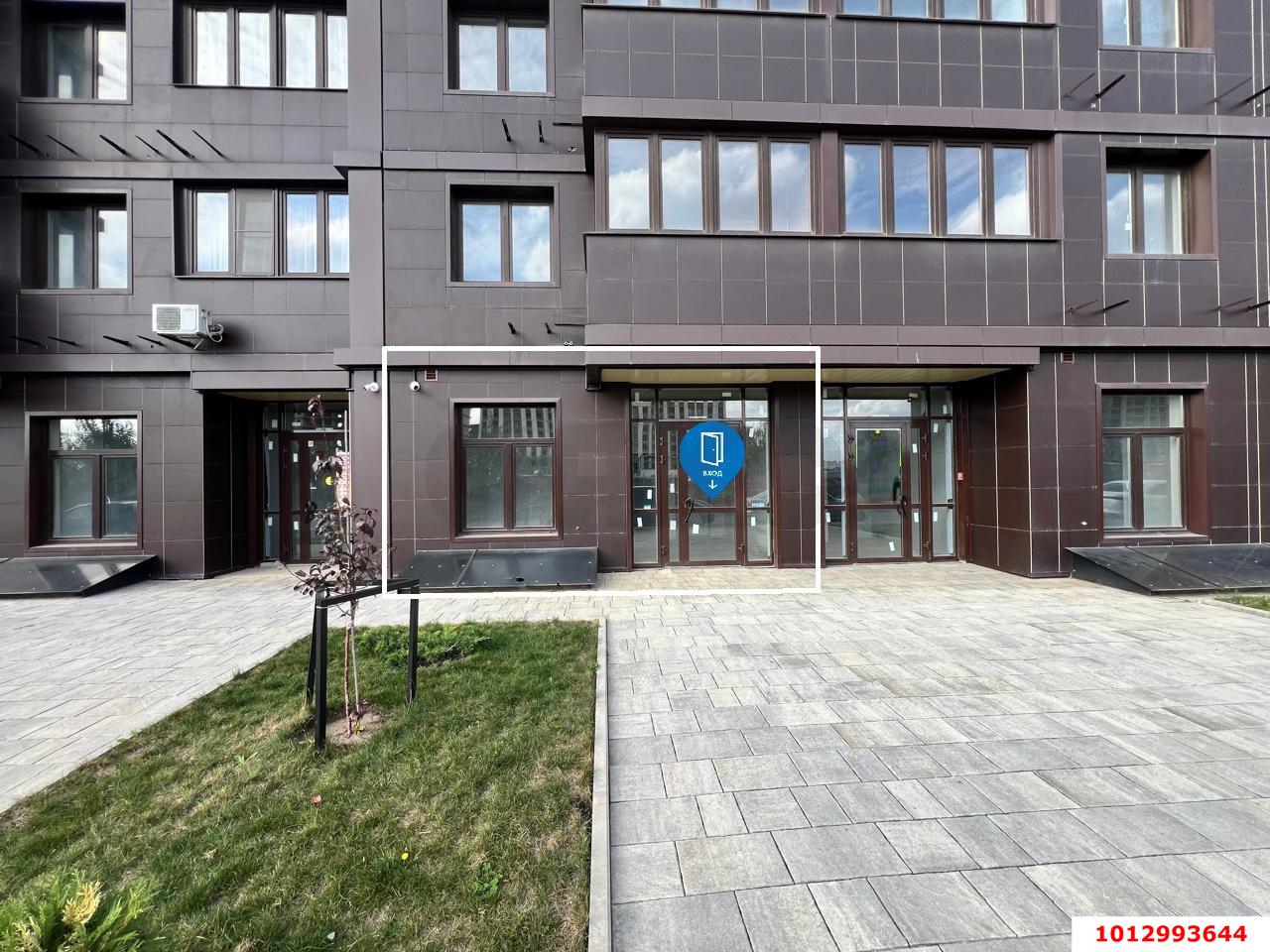 Фото №1: Торговое помещение 50&nbsp;м², 1/16&nbsp;эт. - Краснодар, Прикубанский внутригородской округ, мкр. жилой комплекс Ракурс, ул. имени Героя Ростовского, 8к1