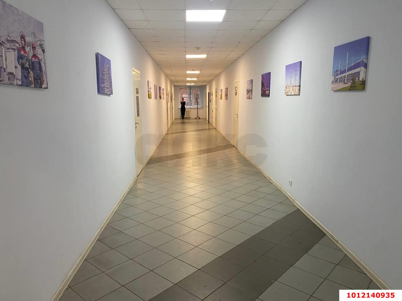 Фото №1: Офисное помещение 1400&nbsp;м², 1/5&nbsp;эт. - Краснодар, Центральный внутригородской округ, мкр. Дубинка, ул. Ставропольская, 7