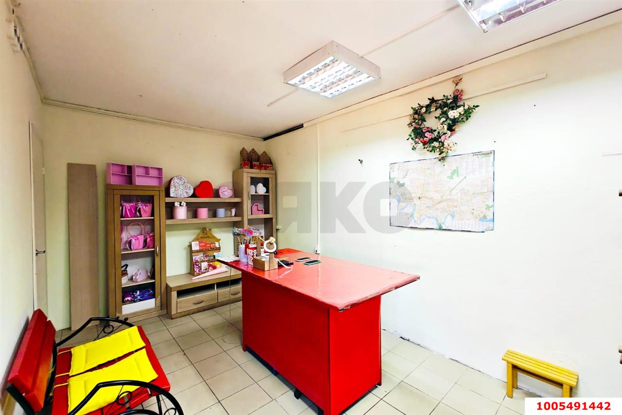 Фото №9: Торговое помещение 100&nbsp;м², 1/2&nbsp;эт. - Краснодар, Центральный внутригородской округ, мкр. Черёмушки, ул. Бургасская, 3