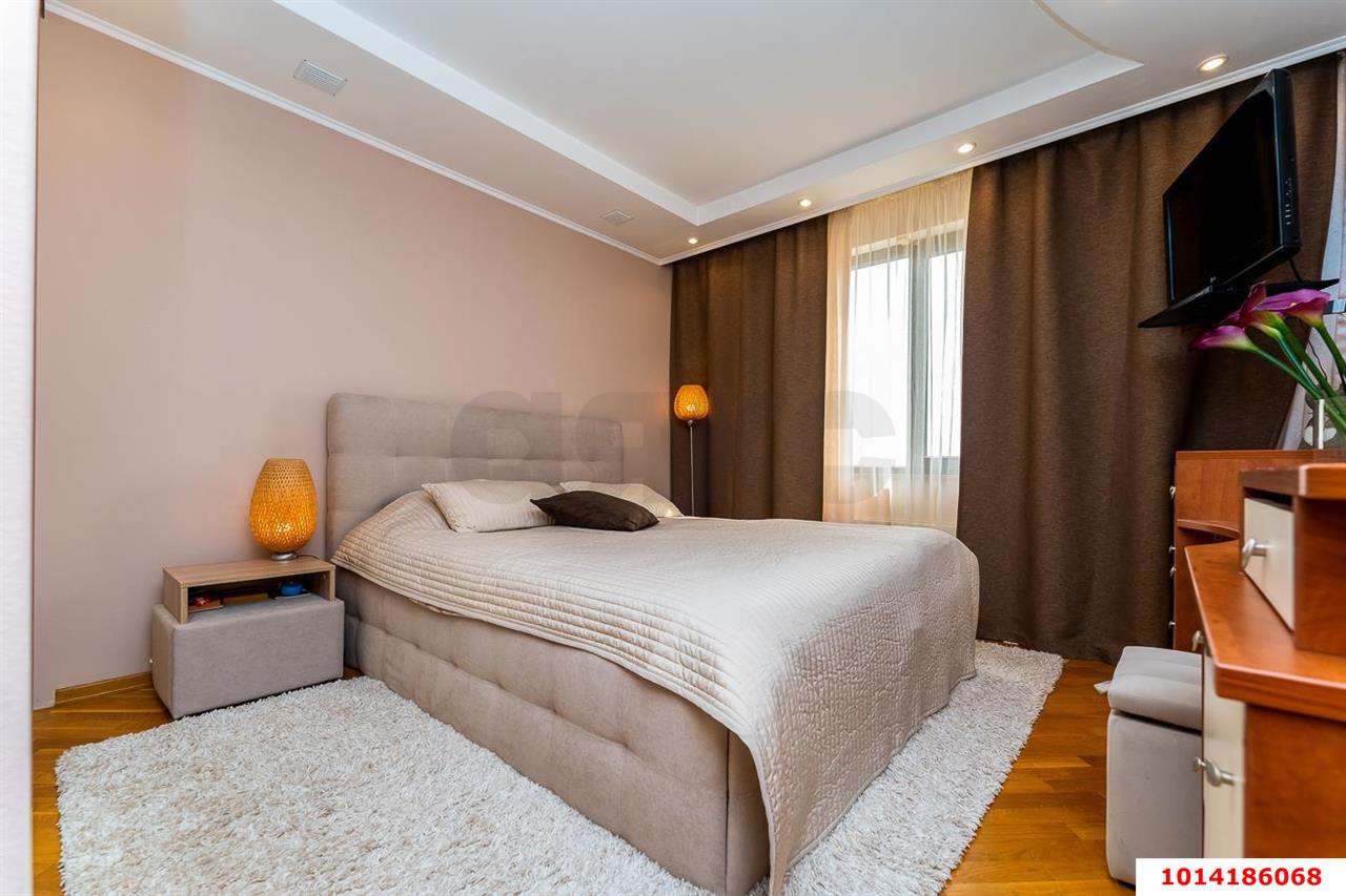Фото №1: 2-комнатная квартира 70&nbsp;м², 10/12&nbsp;эт. - Краснодар, Западный внутригородской округ, мкр. Фестивальный, ул. Рашпилевская, 325/1