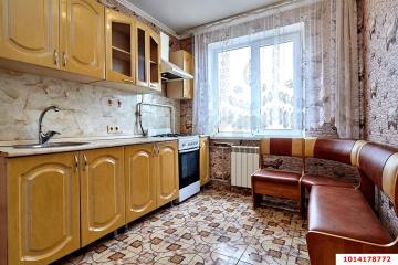 Фото №1: 2-комнатная квартира 52 м², 9/9 эт. - Краснодар, мкр. Комсомольский, ул. Уральская, 202