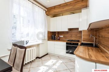 Фото №1: 2-комнатная квартира 63 м², 2/4 эт. - Краснодар, мкр. Центральный внутригородской округ, ул. Красная, 206