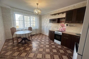 Фото №1: 2-комнатная квартира 65 м², 8/14 эт. - Краснодар, мкр. Юбилейный, ул. Рождественская набережная, 51