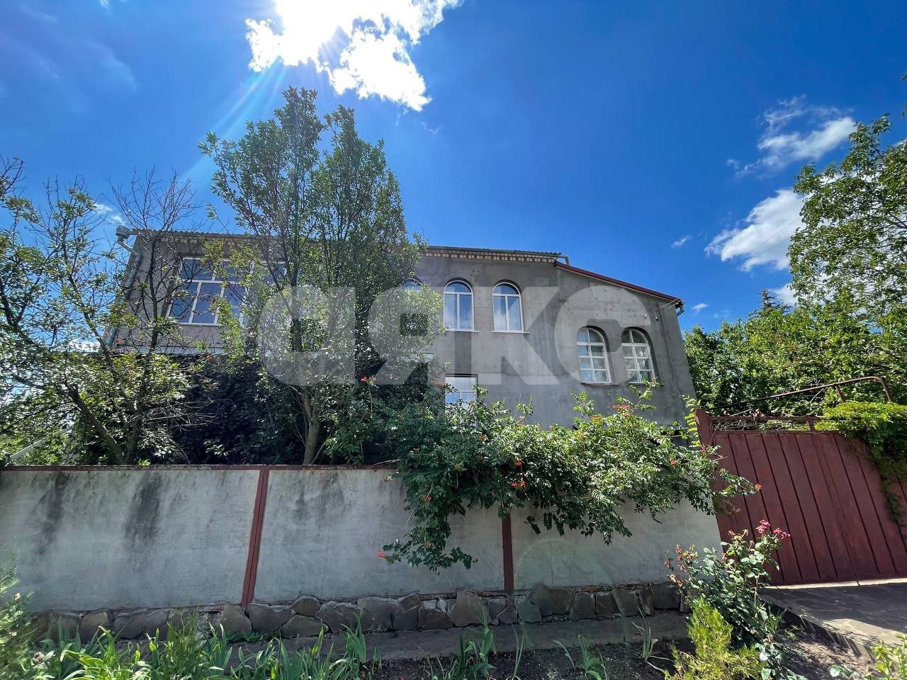 Фото №1: Дом 660&nbsp;м² + 18&nbsp;сот., 2&nbsp;эт. - Луганск, Ленинский, мкр. квартал Видный, ул. Академика Вернадского, 15