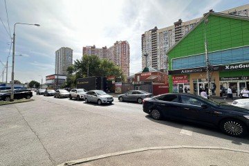 Фото №4: Торговое помещение 300 м² - Краснодар, мкр. 40 лет Победы, ул. Российская, 69/1