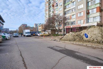 Фото №2: Торговое помещение 128 м² - Краснодар, мкр. Юбилейный, б-р Платановый, 15