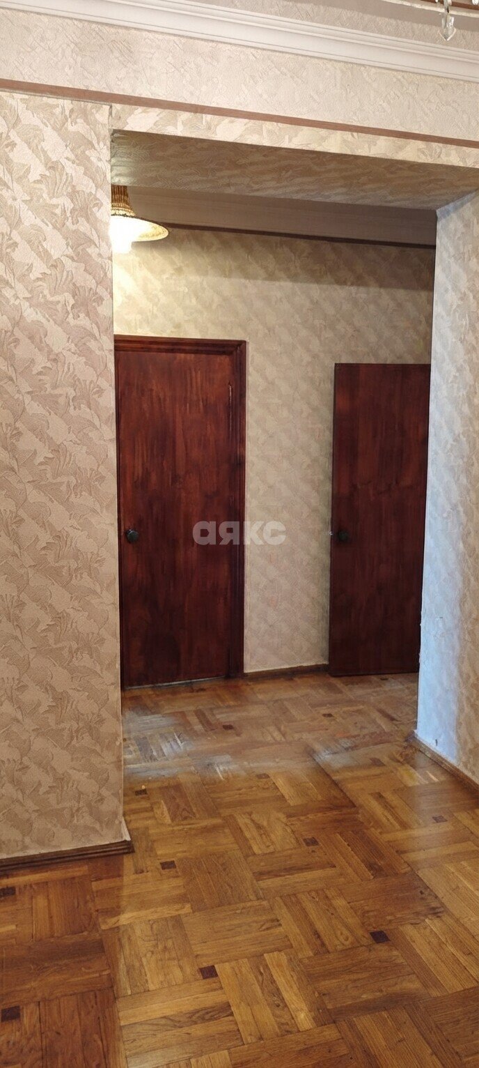 Фото №7: 2-комнатная квартира 61&nbsp;м², 3/3&nbsp;эт. - Майкоп, мкр. Центр, ул. Краснооктябрьская, 16