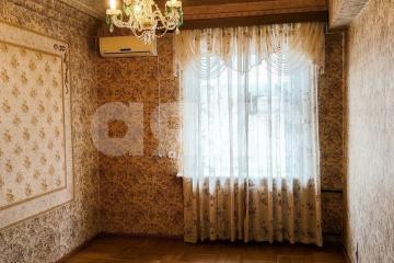 Фото №1: 2-комнатная квартира 61 м², 3/3 эт. - Майкоп, мкр. Центр, ул. Краснооктябрьская, 16
