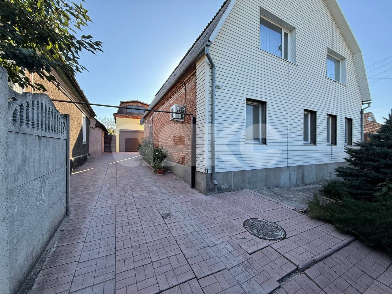 Фото №2: Дом 176&nbsp;м² + 6.05&nbsp;сот., 2&nbsp;эт. - Луганск, р. Артёмовский, ул. Огородная, 66