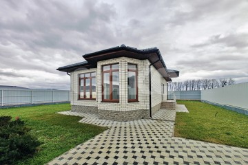 Фото №1: Дом 90 м² + 5.2 сот., 1 эт. - Семигорский, ул. Василия Миловатского, 47