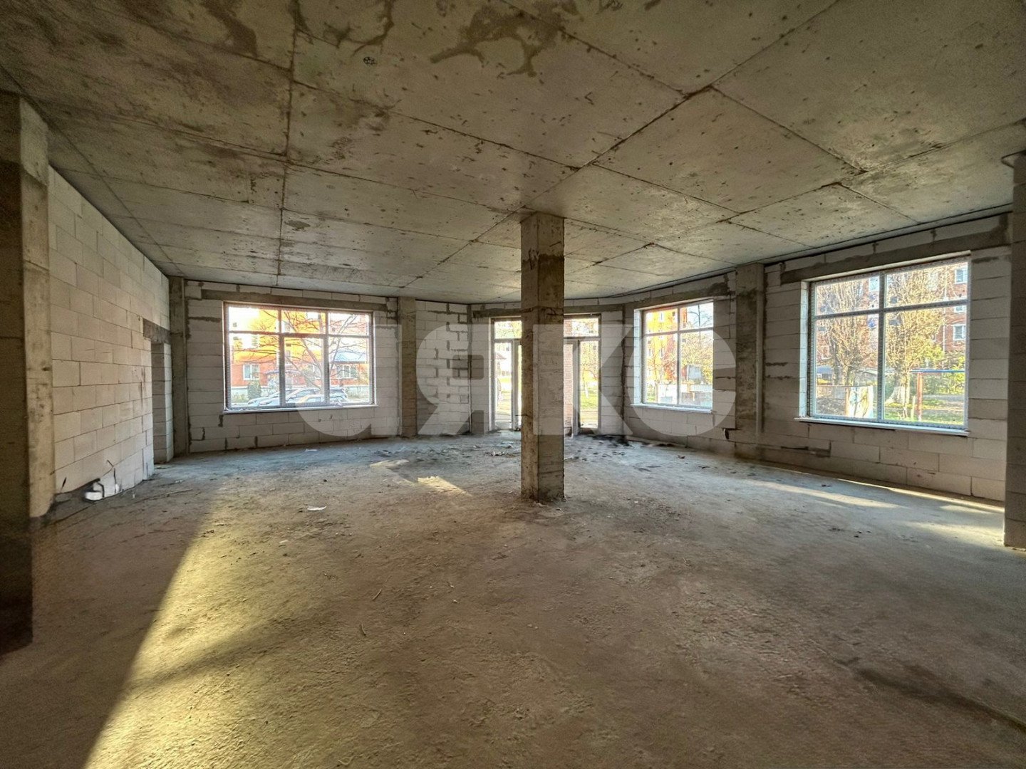 Фото №5: Коммерция 300&nbsp;м², 3&nbsp;эт. - Майкоп, мкр. квартал Черёмушки, ул. Димитрова, 23